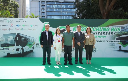 冠忠巴士60周年「Keep on Movin’」迎接新時代的挑戰「拉巴士」挑戰展現團隊精神 市民齊聚中環共享歡樂時光